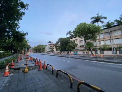 板橋沙崙陸橋拆除後，讓篤行路二段豁然開朗，還給附近居民寬敞、明亮的道路。