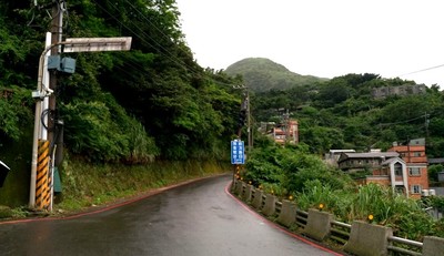 金瓜石黃金博物館前金光路部分路段狹窄，新北市政府將於10月11日起進行拓寬改善工程，預計於明年7月底完工