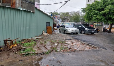 新北市中和區連城路569巷6弄內原有一處私人土地上有一棟既存違建鐵皮屋，影響環境衛生，近期地主將部分持有土地捐贈給市府，並配合拆除部分鐵皮屋，讓市府推動「新北美樂地2.0專案」。
