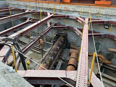 如火如荼建設中的「新社后橋園道段道路北延穿越高速公路工程」，已邁入下一個重要里程碑-管冪推進作業，整體工程預計114年12月底完工。