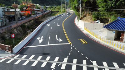 壽山路與丹鳳橋瓶頸路口進行拓寬工程，原有道路7.4公尺拓寬成14.68公尺，改善車輛回堵及通行安全問題。