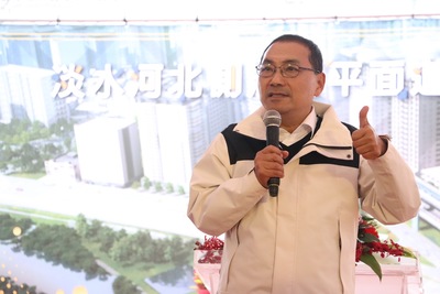 新北市長侯友宜、行政院、交通部及內政部等中央、地方官員共同主持淡北道路動土典禮，侯市長致詞時指示施工團隊務必確保施工品質與安全，並達成118年完工通車目標，讓淡水居民擺脫交通夢魘。