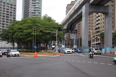 淡北道路工程於今年2月開工後，首先施作新北市路段工程，除了捷運紅樹林站後方的平面道路段進行整地、鋪設施工便道、架設圍籬等作業外，位於淡金路、中正東路1段的兩處匝道也已於4月起開始進行前置作業以及施工交維。