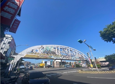 圖說： 土城中華陸橋拆除後，周邊人行道環境將豁然開朗，呈現嶄新的市容面貌。圖為拆除前照片。