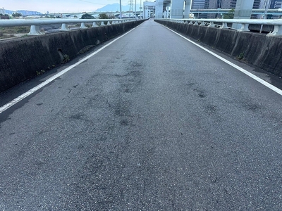 為改善泰山區台一線高架(民生路至泰山捷運站)道路品質，養工處於3月14至16日每天晚間10時至隔天清晨6時，辦理道路銑鋪工程。