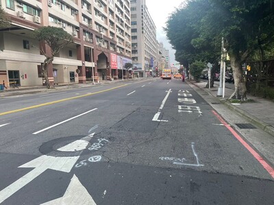 為改善新店區中正路(區道北101線)的道路鋪面品質，養工處將於3月17至20日每日晚間10時至翌日清晨6時，辦理道路銑鋪工程。