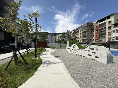新工處打造泰山區憲訓公園已完工，近日正式開放啟用，完善在地休憩與活動空間。