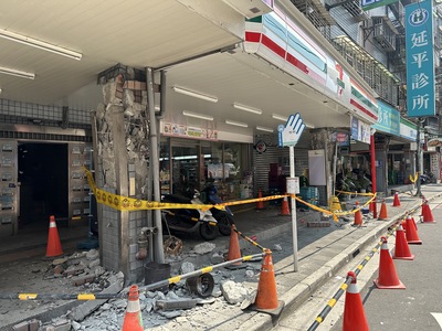 圖說： 0403地震造成土城台北一家親社區嚴重受損，梁柱爆裂。圖為地震時受損情形。