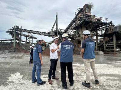 「新北市營建剩餘土石方管理自治條例」經新北市議會三讀審議通過，未來更有效率的管理土資場與剩餘土石方流向。