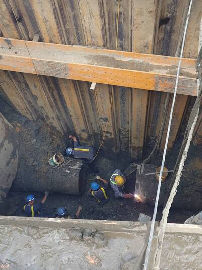 市府與台灣自來水公司全力搶修完成換管、接管作業。