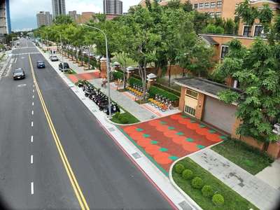 新北市通學廊道安全改善計畫目前已完成95所學校，明年將達成100校，提升通學環境與共創友善學區。圖為三重新北高中通學廊道。