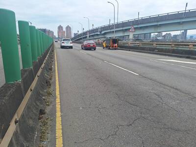 養工處將於3月15日至4月10日夜間辦理三重區台1線高架橋(重陽路至化成路雙向)道路銑鋪工程，籲請用路人配合改道行駛。