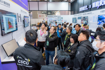 新北市政府受邀參加「2026智慧城市展暨淨零城市展」，吸引大批參觀者與多國外賓觀展交流，甚至主動邀請新北市府團隊到國外參展，凸顯新北智慧治理的國際影響力。