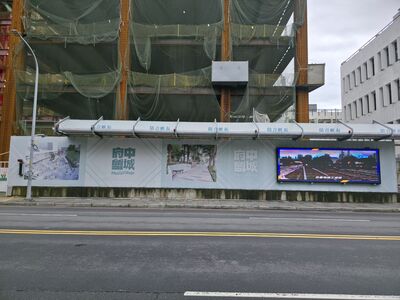 圖說 新北市友善建築工地新制度,規範圍籬底色限定白或綠色,嚴禁張貼與工地無關的廣告,保持整潔,提升市容品質。