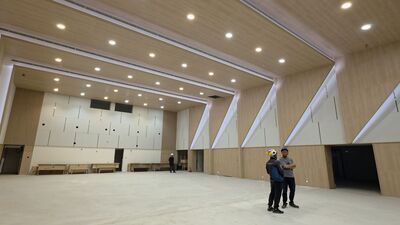 新北市第二行政中心的內部空間裝修作業加速推進中。