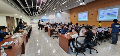 雙北市政府三度邀集地方民意代表、里長及里民召開說明會,針對場區配置、交通動線、環境維護及地方回饋等議題進行說明。