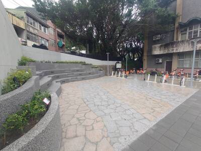 拆除隊拆除並活化坪林消防分隊舊址，融入茶園梯田意象設置休憩階梯、YouBike 2.0E電輔車租借站，成為都市轉角新亮點。