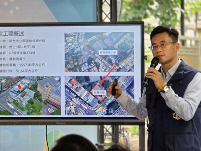 拆除大隊長陳德儒說明圖書館板橋分館拆除重建工程規劃。