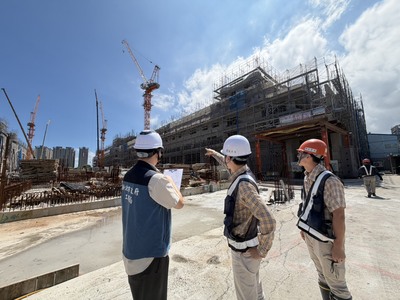颱風巴威逐漸接近,新北市政府工務局啟動建築工地防颱專案,抽查轄內公共工程及民間工地,督促施工單位落實防颱措施。