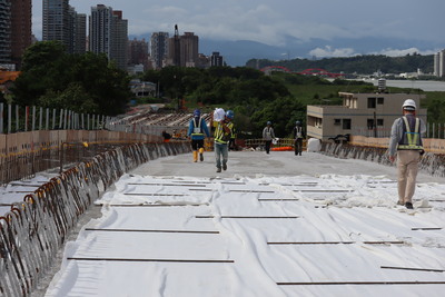 淡北道路持續施工中，新北市政府督促施工團隊做好管理，確保工程品質與進度。