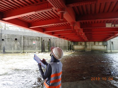 新北市工務局養工處以一週時間完成全市16座特殊橋梁安全檢測，結構安全無虞(老梅橋)