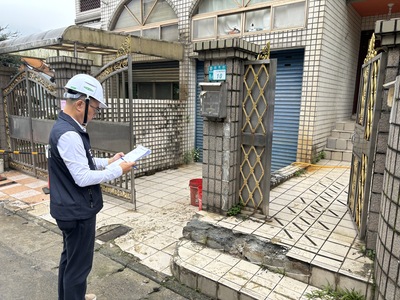 工務局會同新北市土木技師公會技師勘查屋況,經評估確認安全無虞,新店區錦秀、碧瑤社區7戶住戶可於今日重返家園。