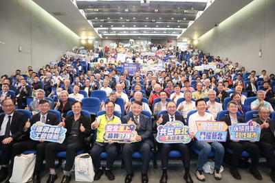 新北市工程界年度盛事「公共工程優質獎」今日登場,侯友宜市長(第一排右三)與朱惕之副市長(第一排右二)、獲獎單位合照。